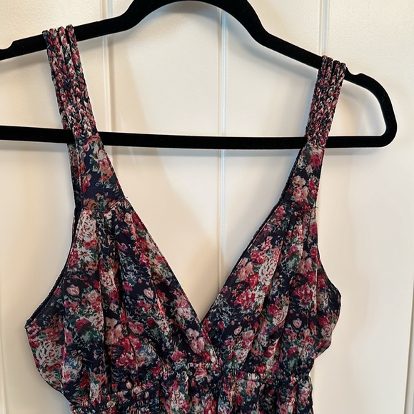 Gorgeous flowy floral dress - Picture 4 of 4